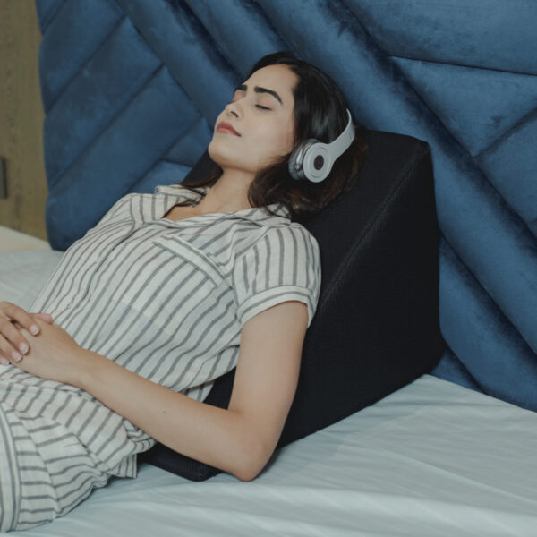 Memory Foam & HR Foam Wedge Pillow - (18x18x11)